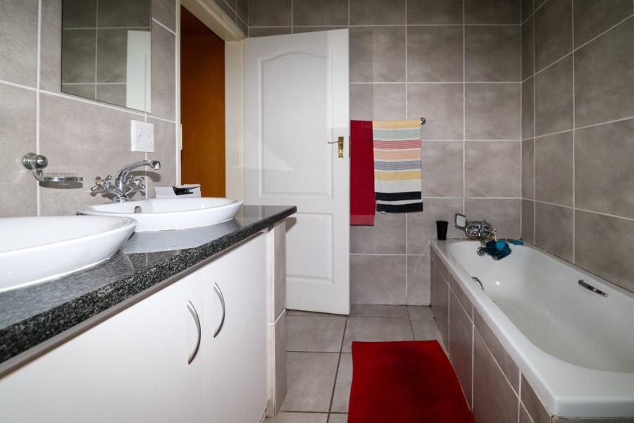 3 Bedroom Property for Sale in Flamwood North West